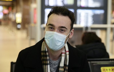 Edin este italian și crede că tinerii ar putea să încerce o carieră și acasă