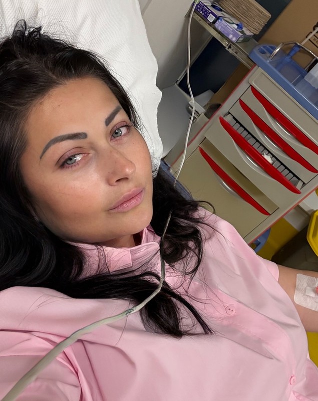 Imagini cu Gabriela Cristea pe patul de spital. Vedeta a ajuns la camera de gardă, după ce i s-a făcut rău