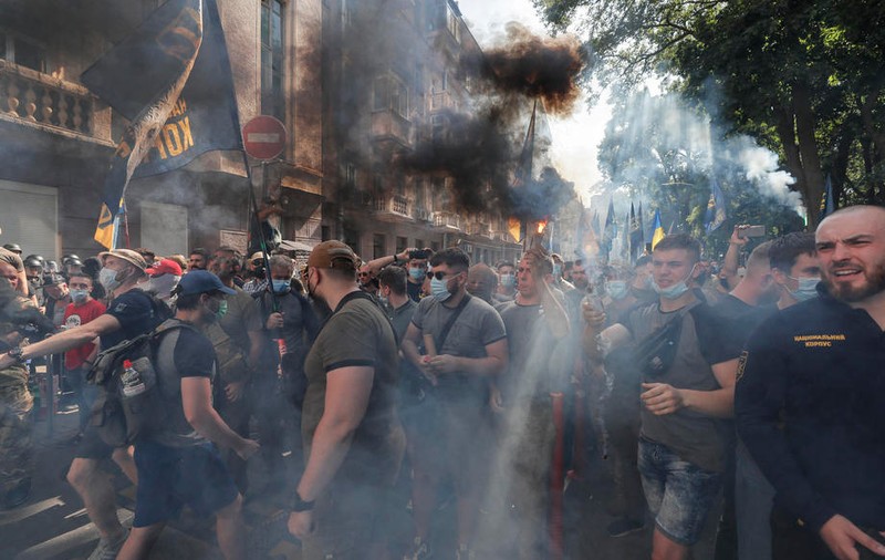 Violenţe în Ucraina. Biroul preşedintelui Zelenski, luat cu asalt de protestatari