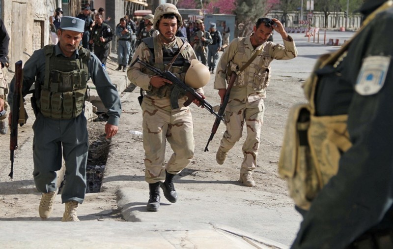 Capitala Afganistanului sub asediu! Cel mai puternic atac taliban din ultimii 11 ani!