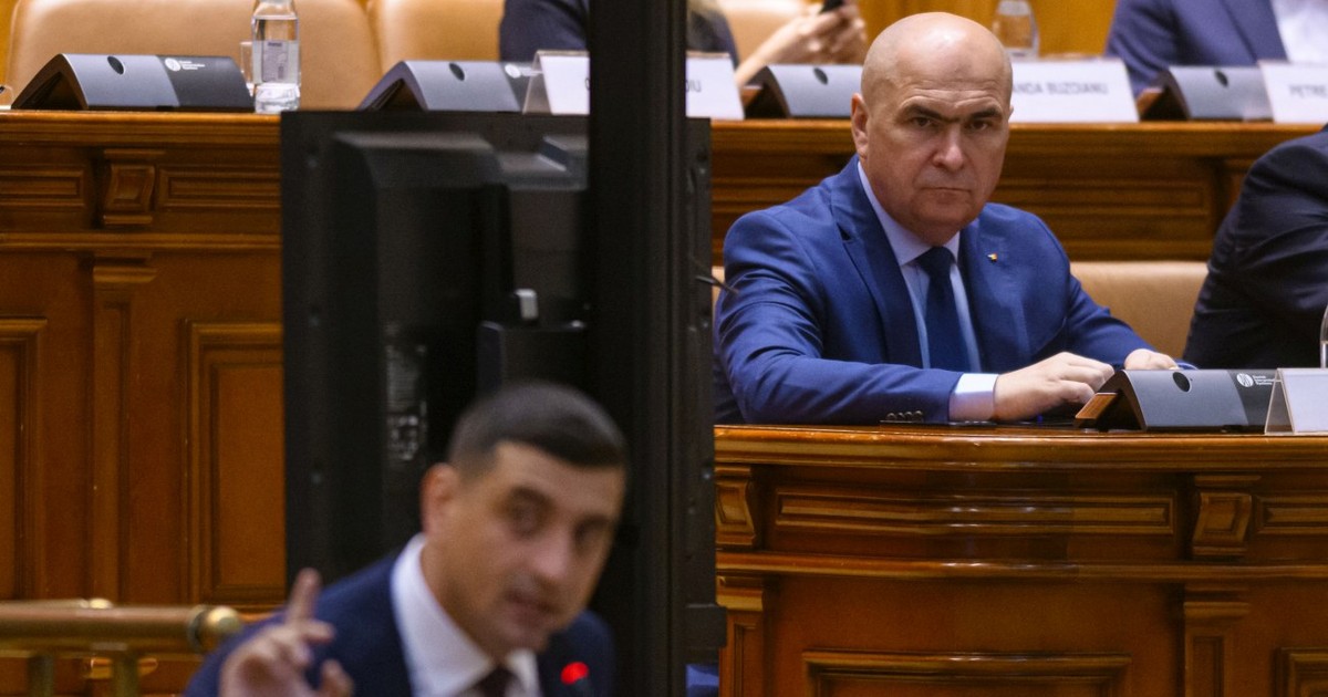 Ilie Bolojan se uită la George Simion în timpul moțiunilor de cenzură ale Opoziției, toate respinse pe 7 septembrie