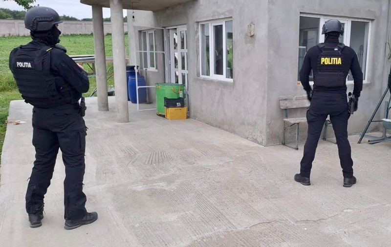 Obiectul vechi de mii de ani pe care polițiștii l-au găsit în casa unui bărbat de 61 de ani din Corbasca