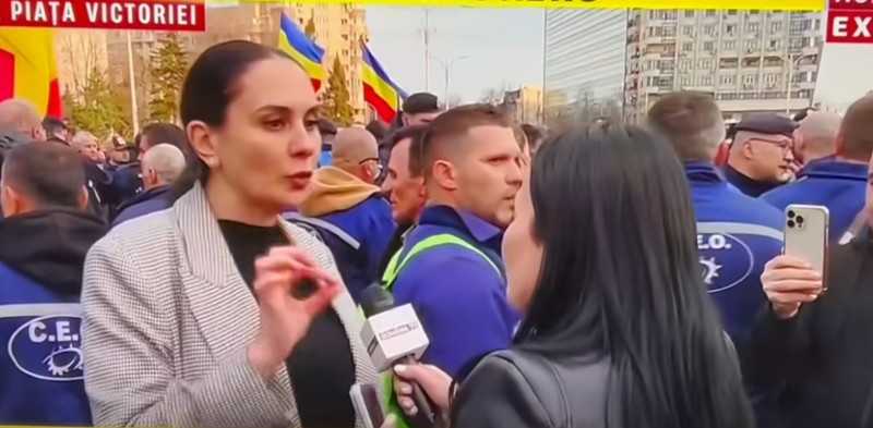Scandal la protestul minerilor Alexandra Păcuraru, fiica patronului Realitatea Plus, luată la rost în direct de România TV Foto: Captură video.