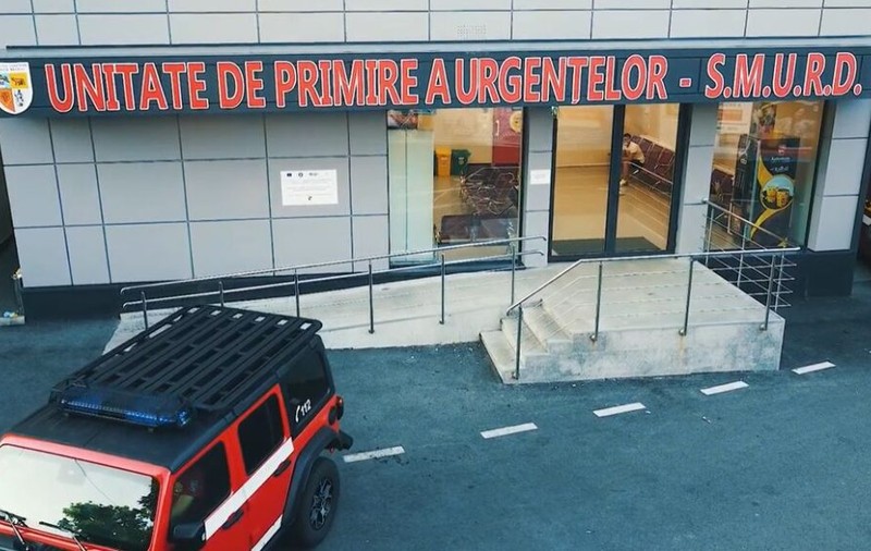 Bebeluș de 11 luni din Bistrița, transportat la Spitalul de Arși din București, după ce a fost opărit. Are arsuri pe 20% din corp