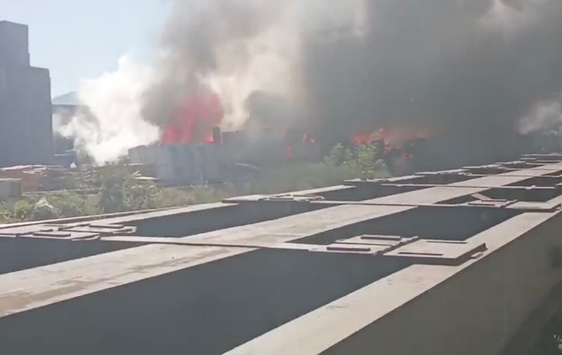 Incendiu uriaş la un terminal petrolier din Novorossiisk, unul dintre cele mai mari porturi ale Rusiei de la Marea Neagră. VIDEO