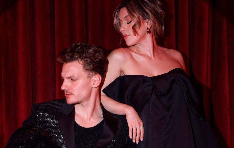Ce cadou și-au făcut influencerii Renata Bota &amp; Christian Balázs pentru a asculta colinde în călătoriile de sărbători