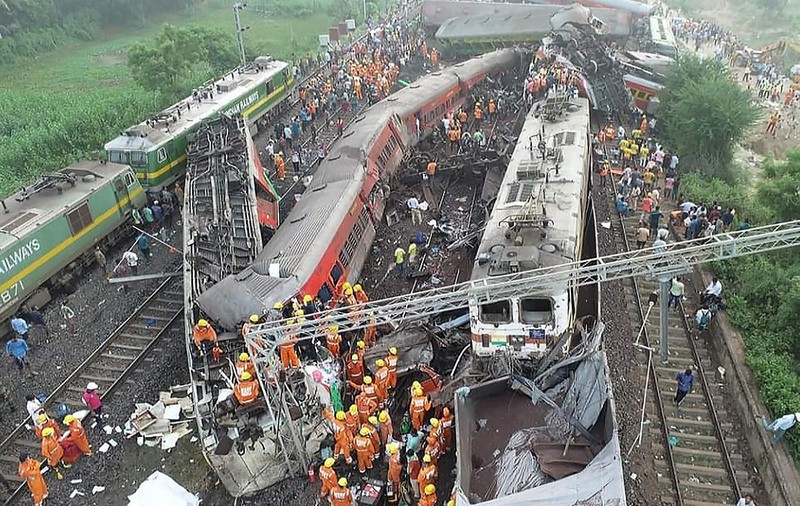 28 de cadavre neidentificate după un accident cu trei trenuri și 296 de morți vor fi incinerate și ceremonia va fi filmată, în India