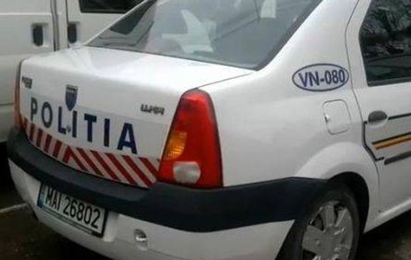 ȘMECHER CU MAȘINĂ DE LUX! A dat INTENȚIONAT peste o FATĂ! MOTIVUL este HALUCINANT!