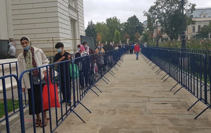 S-a stat aproximativ 30 de minute la coadă pentru a ajunge la racla Sfintei Parascheva
