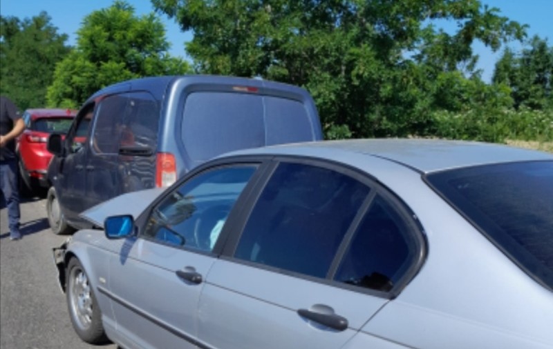 Accident în lanț, cu patru mașini implicate, pe DN1B, în Tomșani, Prahova