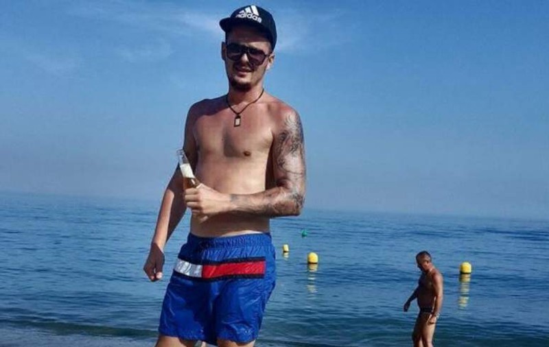 Un tânăr de 27 de ani din Pucioasa, găsit mort într-o maşină
