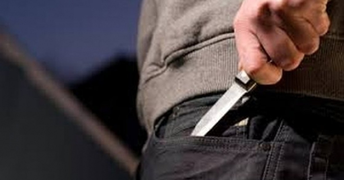 O femeie a fost înjunghiată în gât de iubitul ei. Incidentul a avut loc în plină stradă la Tulcea