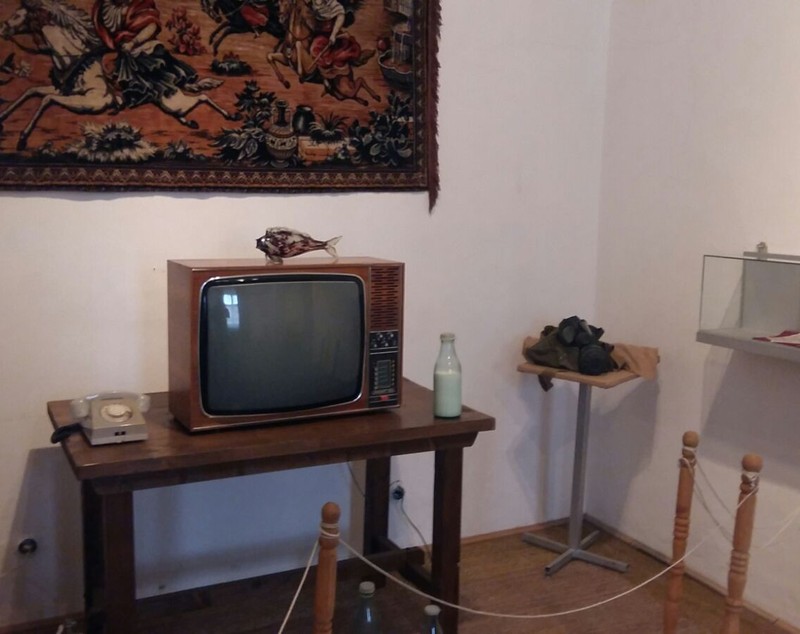 VIDEO|Amintiri din comunism: Frig în case, apă caldă cu program, alimente pe cartelă. Punctul culminant, groaza de Securitate