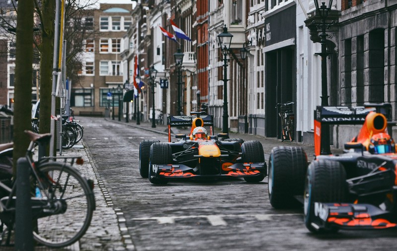 Pilotul Max Verstappen, cursă nebună prin Olanda: ”Dacă nu putem participa la curse de Formula 1, hai să vă oferim ceva unic”