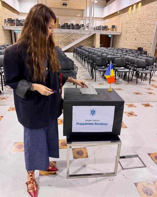 Unde a votat Ilinca Vandici. Îmbrăcată modern și încălțată cu pantofi de 1.000 de euro, vedeta a spus: „Nu contează unde te afli în lume, vocea ta contează!”