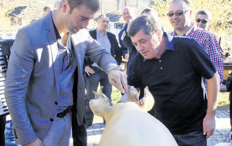 Bute a tăiat porcul