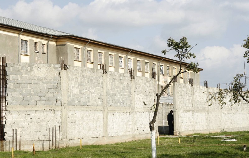 ALERTĂ ÎN BUCUREȘTI! Un deținut A EVADAT DE LA PENITENCIARUL JILAVA