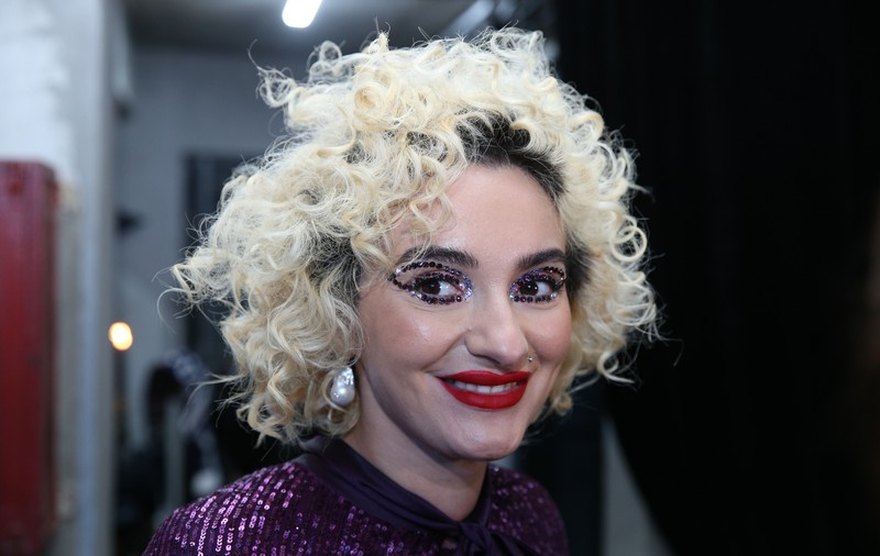 Ana Morodan, dependentă de horoscop, numerologie și cartomanție. «Bunica își dădea în tarot și cafea de două ori pe zi»