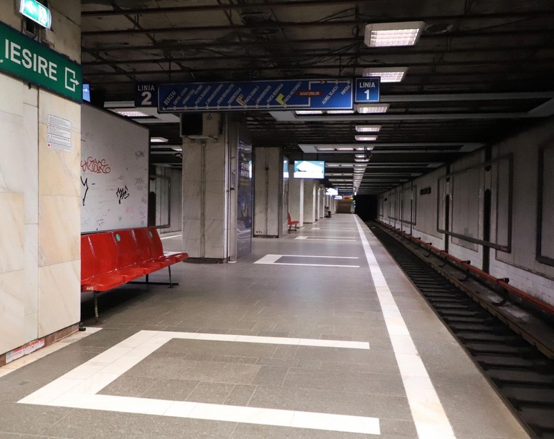 Zeci de filtre în București, în prima zi cu noile restricții. Circulația, restrânsă de la ora 20.00, în weekend