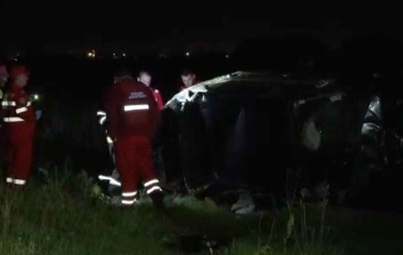Adolescentă de 17 ani moartă într-un accident lângă Timișoara, după ce prietenul ei aflat la volan, care avea carnet de 3 zile și mașina cumpărată de o zi, s-a răsturnat