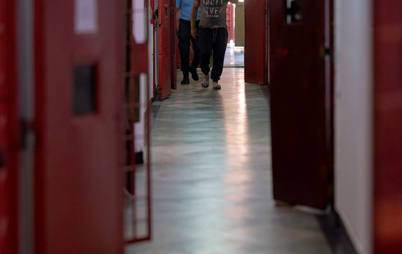 Un bărbat din Botoșani a fost arestat în clipa în care era eliberat din închisoare, ca să fie trimis după gratii în Ungaria
