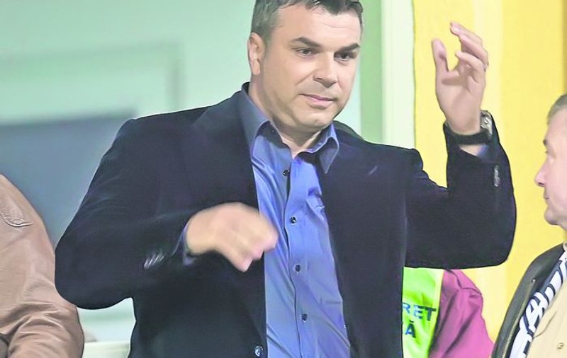 Oli abDICĂ?