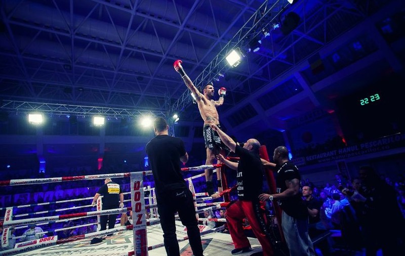 Fraţii Stoica pot deveni corespondenţii din kickbox ai fraţilor Klitschko după finala Superkombat de la Galaţi