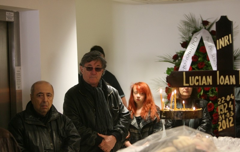 Zeci de actori au venit să-şi ia adio de la Ion Lucian!