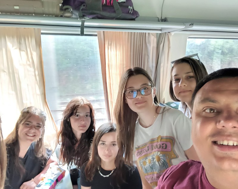 Profesorul din Ploiești care și-a dus elevii de 10 la mare. „Le cer doar să facă și ei la fel pentru altcineva, când vor fi pe picioarele lor”