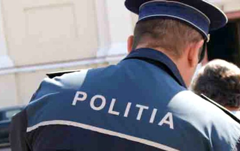 Un polițist a fost mușcat de un suspect în Işalniţa, Dolj. Agresorul a fost internat la Psihiatrie