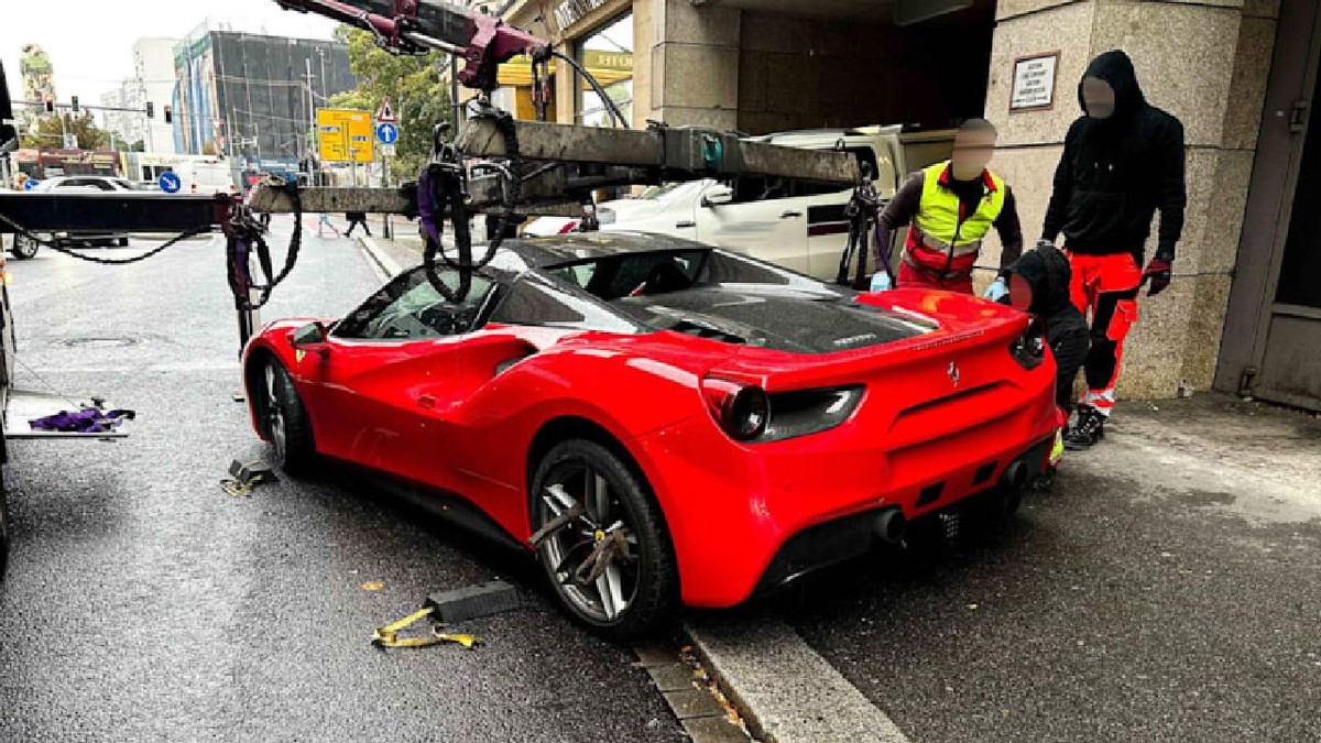 Poliția din Leipzig a consiscat un Ferrari 488 Spider înainte de vânzare