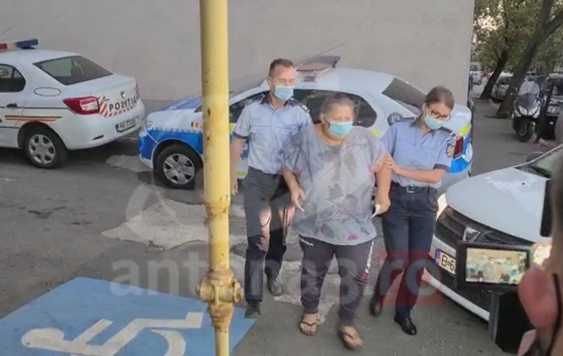 Femeia din Bucureşti care şi-a bătut fetiţa de 5 ani, reţinută de poliţişti