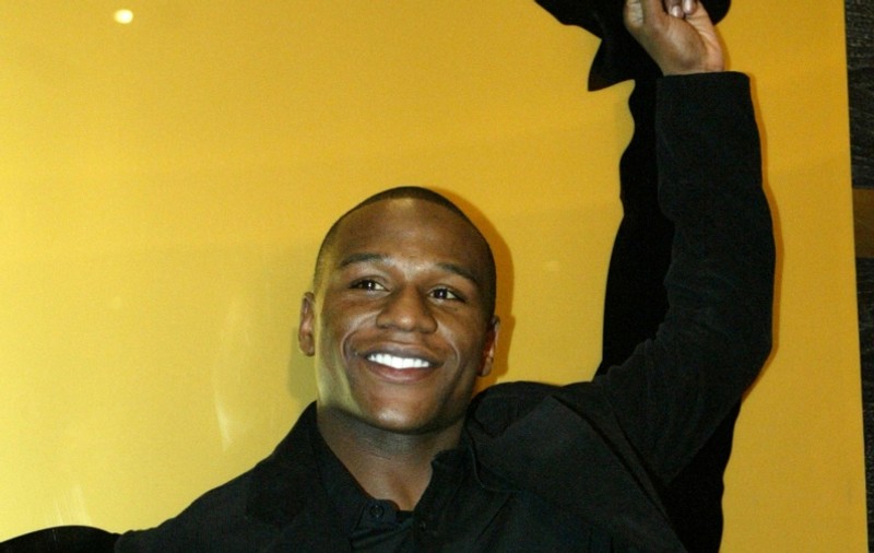 Floyd Mayweather, dat în urmărire pentru violenţe conjugale 