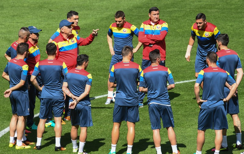 Euro 2016. Avem infirmeria plină. Probleme cu fundașii stânga, Raț și Filip. Ce variantă de urgență ar fi