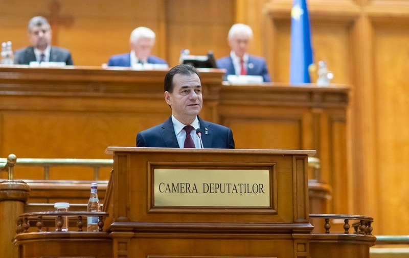 Probleme privind declanşarea alegerilor anticipate. Liberalii sunt la mâna PSD-ului, în Parlament, partidele mici pun condiţii