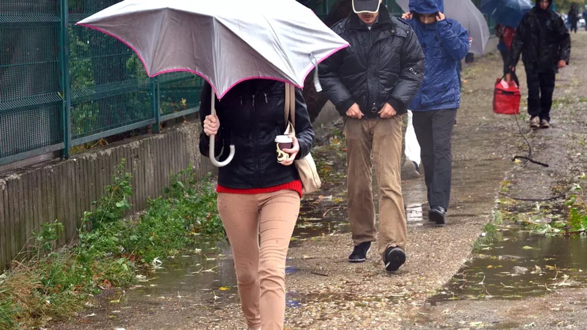 VIDEO Codul galben de vânt, prelungit de meteorologi. Cum va fi vremea în Bucureşti
