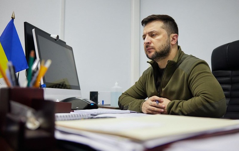 „N-au învățat să citească”. Zelenski, în fața Consiliului Europei, explicând de ce combatanții ruși au bombardat clădiri pe care scria „Copii” și au ucis jurnaliști