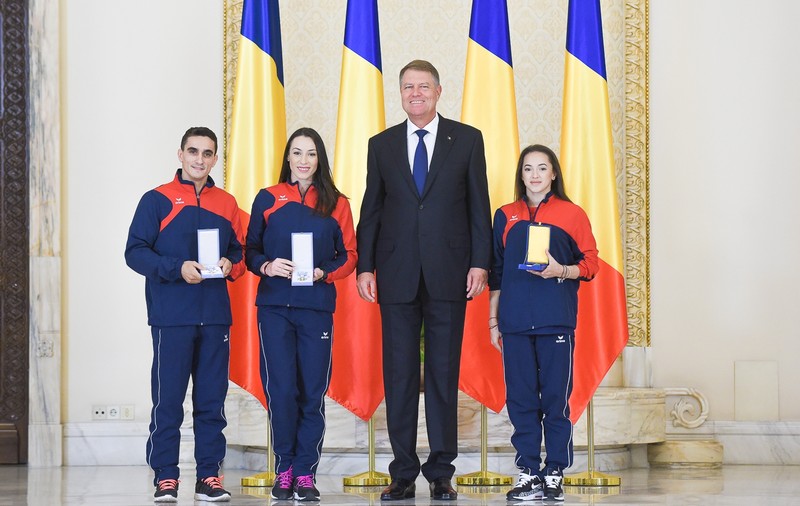 Cătălina Ponor, Marian Drăgulescu și Larisa Iordache, decorați la Palatul Cotroceni, de șeful statului