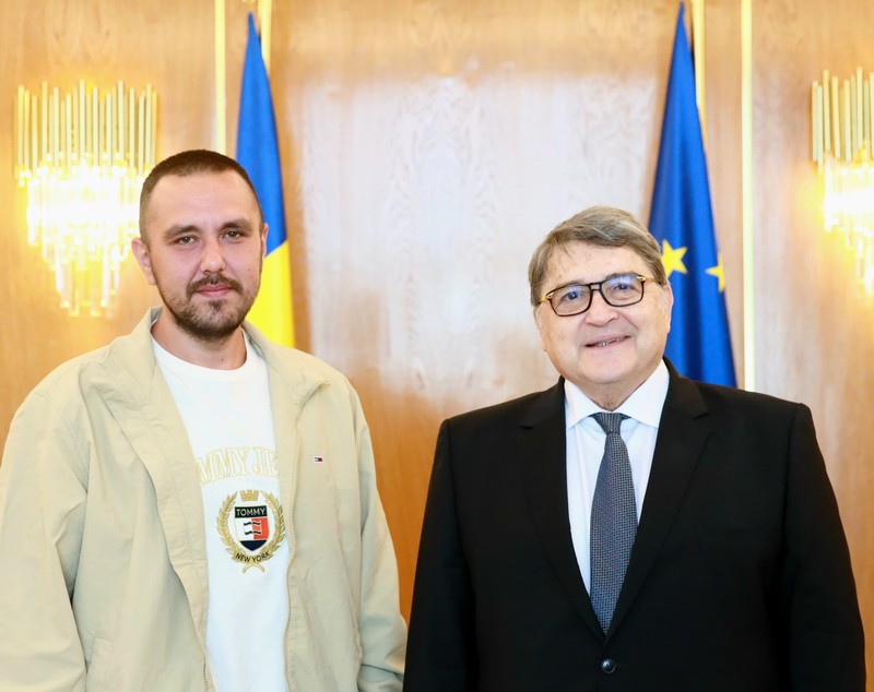 Marinarul român răpit de rebelii Houthi și eliberat, la telefon cu Marcel Ciolacu: „Ia zi, Cipriane, cum ai rezistat?”