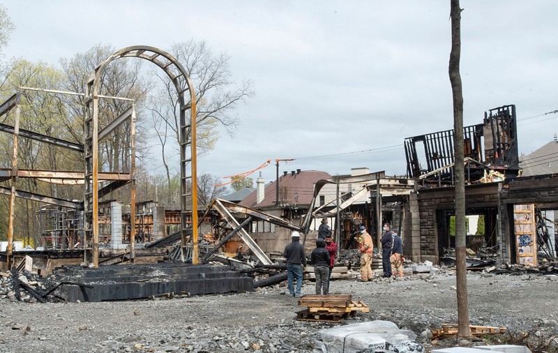 Casa de 20 de milioane de dolari a proprietarului PornHub a fost făcută scrum într-un incendiu suspect