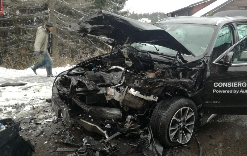 Traficul pe DN1, blocat din cauza unui accident la intrare în Predeal. O femeie însărcinată, printre victime | FOTO&VIDEO
