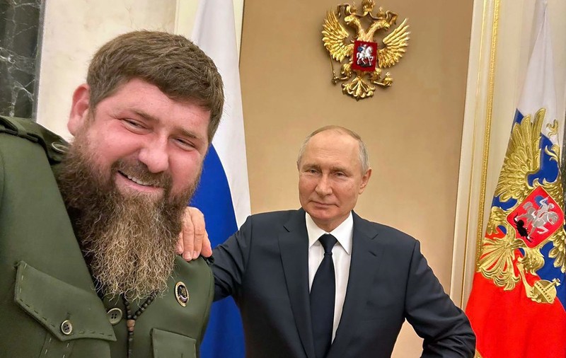 Ramzan Kadîrov poate obține mine de aur de la un oligarh rus dacă-i păstrează lui Vladimir Putin bazele militare din Siria