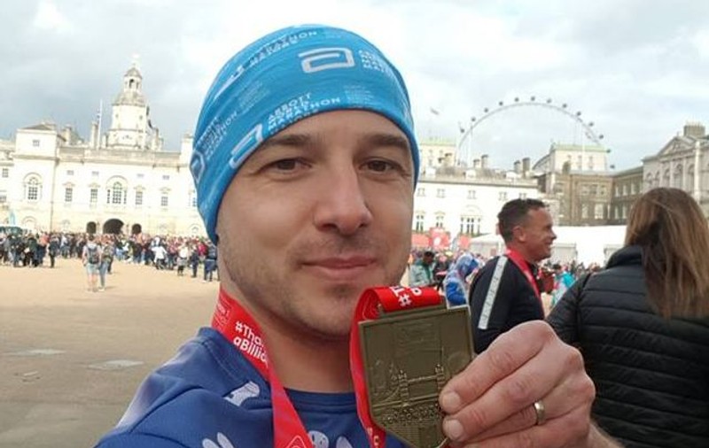 Un veterinar român a adunat 10 mii de euro pentru animalele fără stăpân la maratonul de la Londra