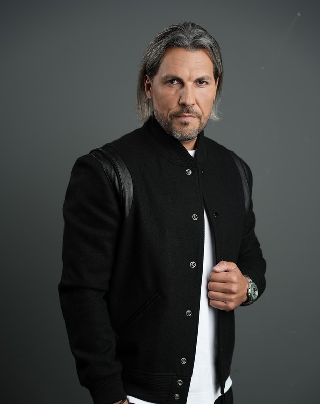 Reacția lui Adi Vasile după ce s-a aflat că este prezentatorul Survivor România 2026: „Din ianuarie”. Primele imagini oficiale cu el la Antena 1