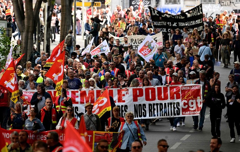 „O zi infernală”. Grevă masivă azi în Franța împotriva planului lui Macron de a crește vârsta de pensionare