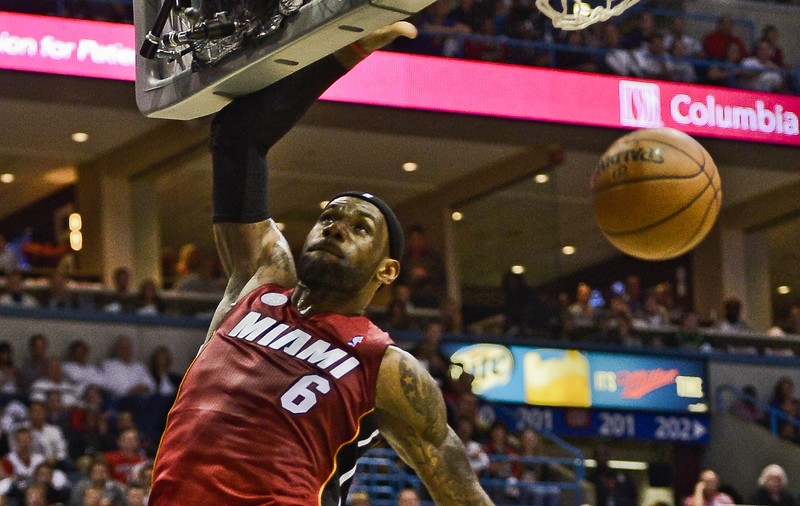 LeBron James, egalul lui Michael Jordan! Vezi cum!