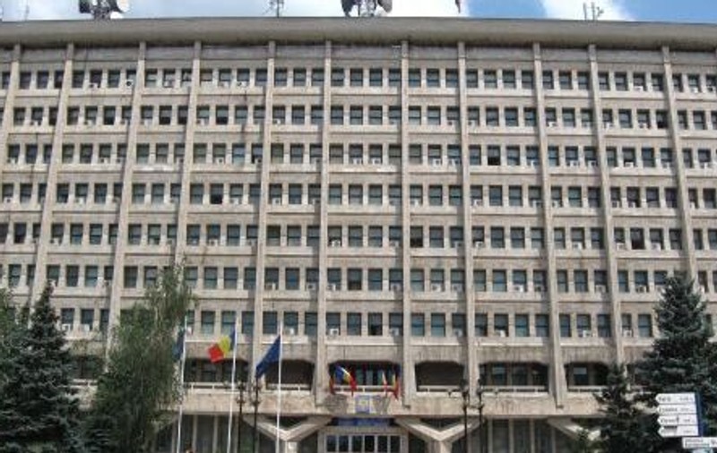 PRIMĂRIA Ploiești asaltată de ”MASCAȚI”. UPDATE: Primarul a fost reținut
