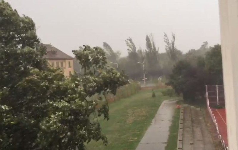 VIDEO | Ghid de supraviețuire. Cum te ferești de furtună și de fulgere. Ce să faci și ce nu