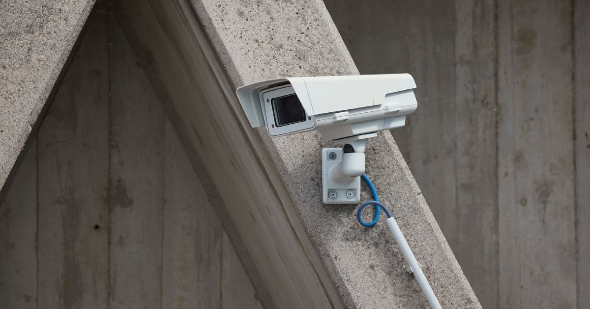 Camera de supraveghere pe o cladire, Sursă: Profimedia