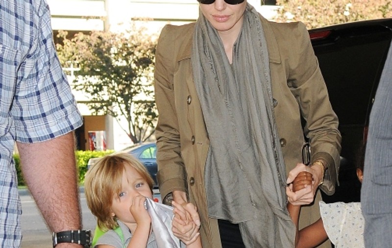 Angelina Jolie, geloasă pe fetiţa sa de patru ani